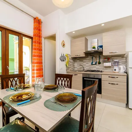 아파트 Mahal Kita Lovely 6-bed In *